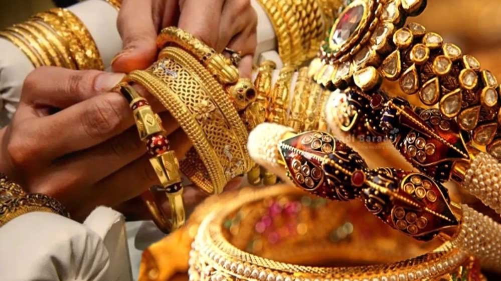 Gold Silver Price Today: तीसरे दिन भी चांदी में तेजी, सोना 1.42 लाख के करीब पहुंचा; देखें ताजा 