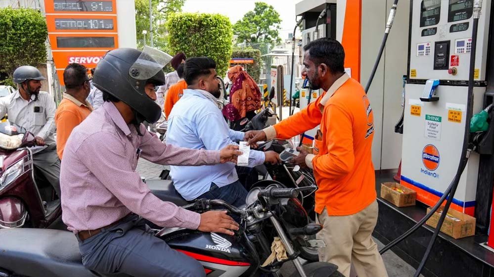 Windfall Tax Update: पेट्रोल, डीजल और ATF पर टैक्स बढ़ा, आम लोगों और तेल कंपनियों पर क्या पड़ेग
