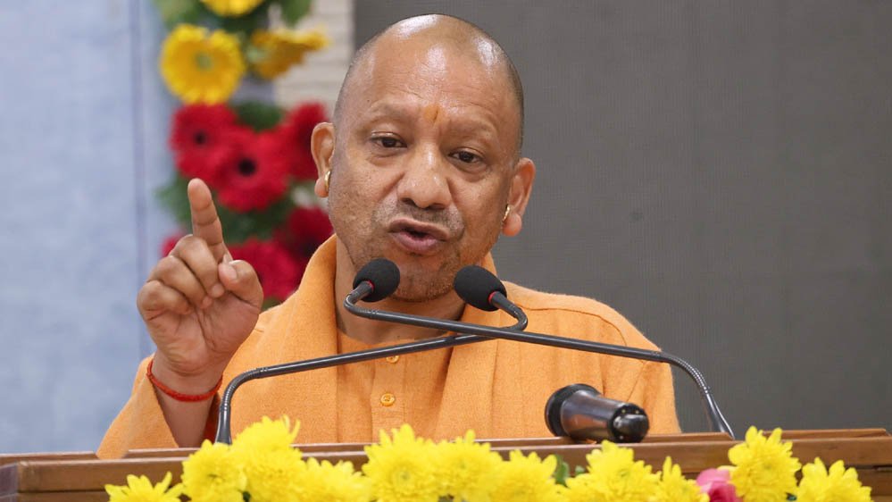 CM योगी का तंज चर्चा में, बोले- 'बबुआ दोपहर तक सोते थे, शाम को जिम जाते थे