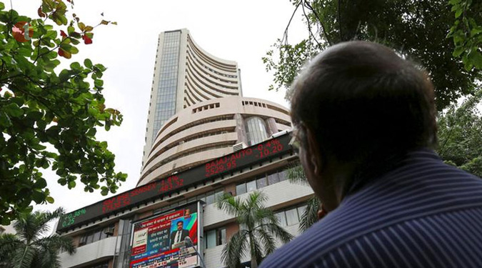 Sensex recoups 88 points despite negative economic data