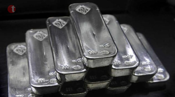 Silver weakens in futures trade, plunge Rs 426