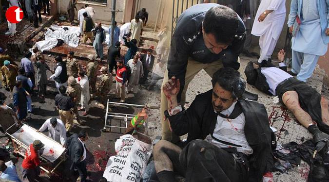 Taliban suicide bomber kills 70 at Pak hospital