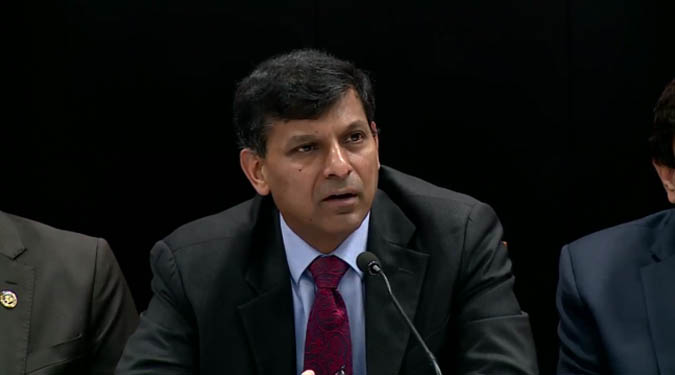 Rajan leaves rates unchanged; warns of inflation risks