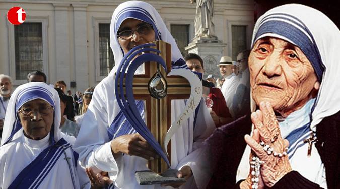 पोप फ्रांसिस ने मदर टेरेसा को संत की उपाधि से सम्मानित किया