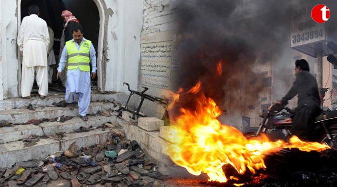 Suicide bomber kills 28 at mosque in northwest Pakistan