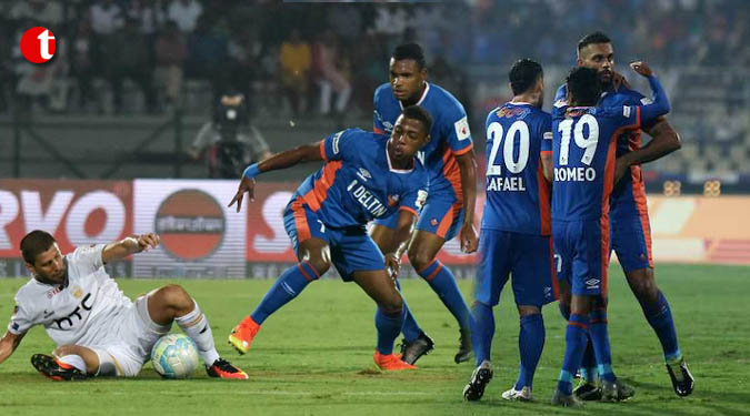 10-man FC Goa beat NorthEast United 2-1