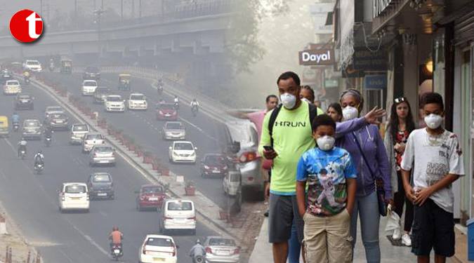 धुंए की घनी चादर से घिरी दिल्ली, प्रदूषण से छाई धुंध