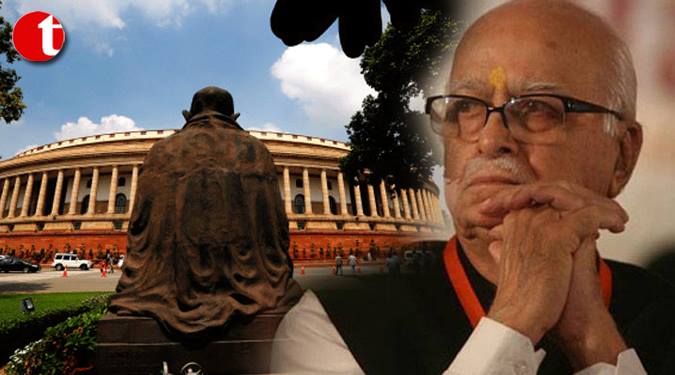 Advani blamed the ruling & opposition benches for ‘not running the House’