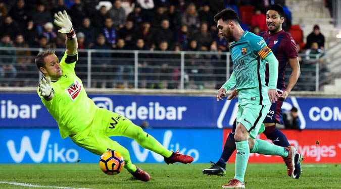 Barcelona, Sevilla maintain pressure on Madrid