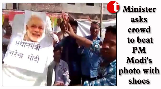 Minister asks crowd to beat PM Modi’s photo with shoes