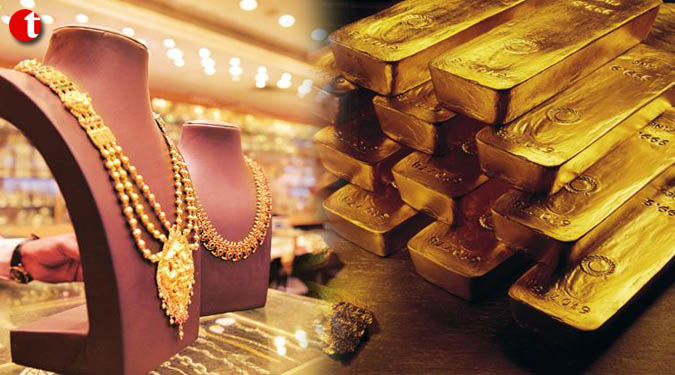 Gold gains Rs 210 on jewellers' buying