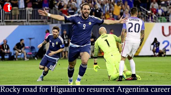 Rocky road for Higuain to resurrect Argentina career