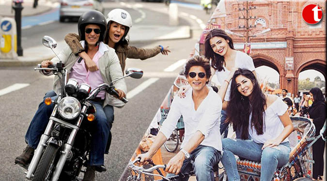 Shah Rukh Khan takes Anushka, Katrina for a ride!