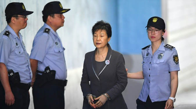 दक्षिण कोरिया की पूर्व राष्ट्रपति को 24 साल जेल