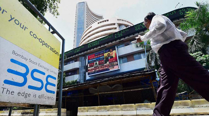 Sensex extends gains, up 208 points in early trade