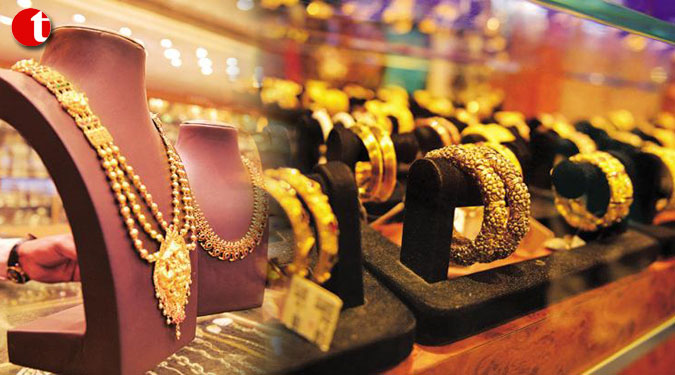 Gold rises on sustained jewellers' buying