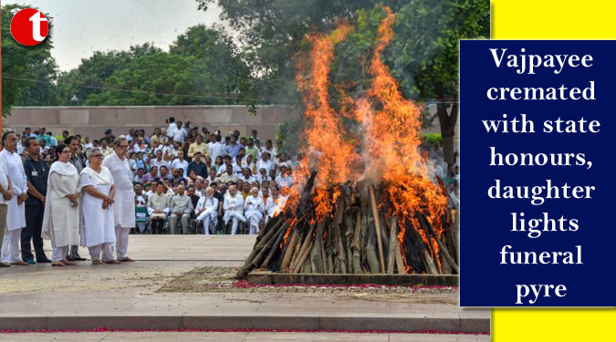 Vajpayee cremated with state honours, daughter lights funeral pyre