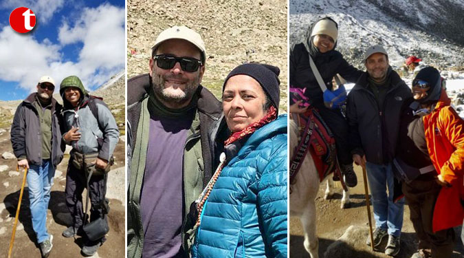 Rahul Gandhi poses with Kailash Yatra pilgrims