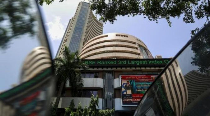 Sensex, Nifty clock 2nd straight gains; IT, banking stocks in limelight