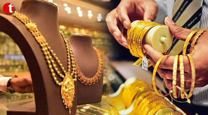 Gold firms up on global cues, jewellers' buying