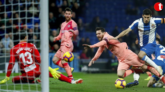 Lionel Messi's free-kick magic keeps Barca top