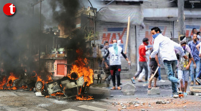 पुलवामा आतंकी हमले के विरोध में जम्मू में भारी बवाल, लगाया गया कर्फ्यू