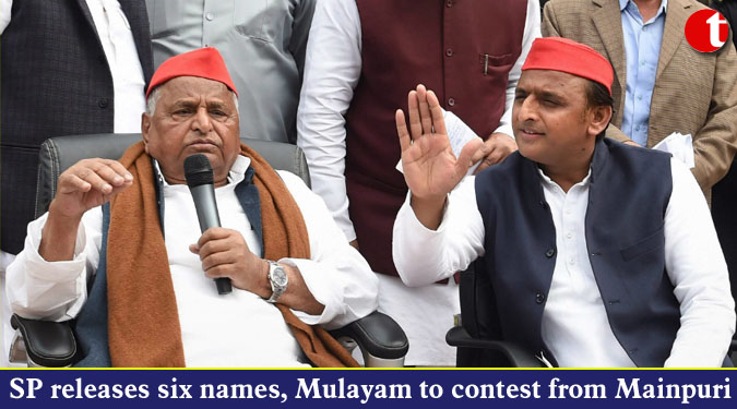 SP releases six names, Mulayam to contest from Mainpuri