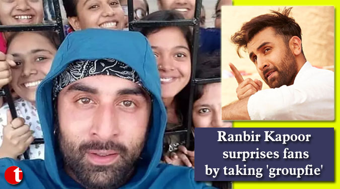 Ranbir Kapoor surprises fans by taking ‘groupfie’