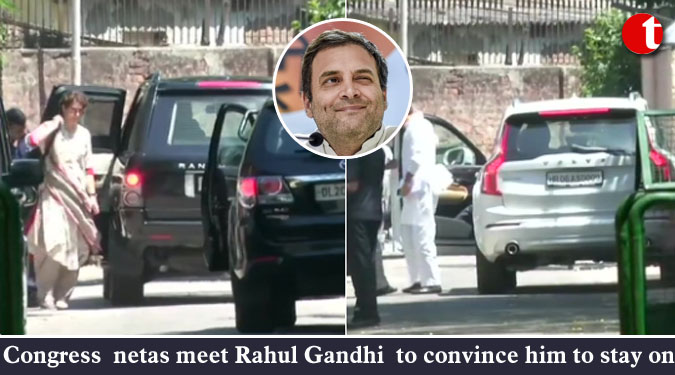 Congress netas meet Rahul Gandhi  to convince him to stay on