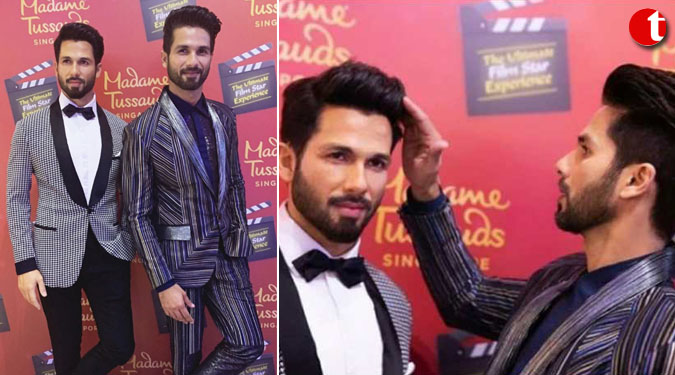 Shahid poses with his wax statue in Singapore