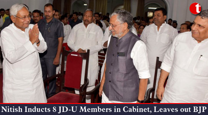 Nitish Inducts 8 JD-U Members in Cabinet, Leaves out BJP