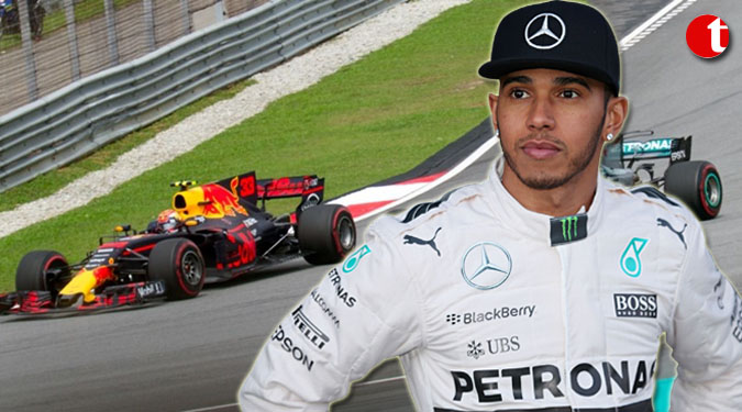 Lewis Hamilton eyes Singapore hat-trick through the haze