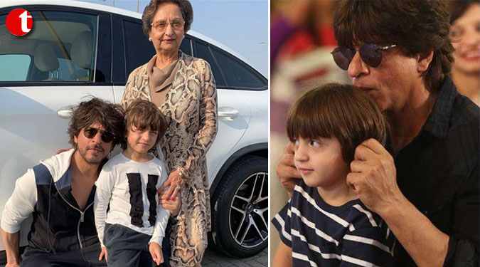 Shah Rukh, AbRam”s adorable pic wins hearts of netizens