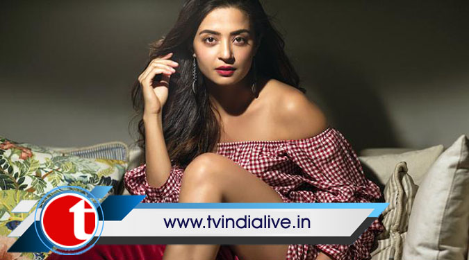 Directors wanted to see my cleavage, thighs: Surveen Chawla