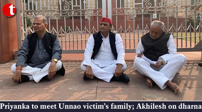 Priyanka to meet Unnao victim’s family; Akhilesh on dharna