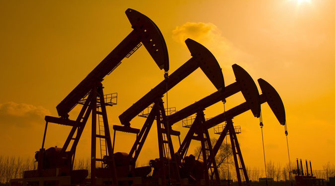 कोरोना का कहर : 2020 की ऊंचाई से 30 फीसदी लुढ़का कच्चा तेल