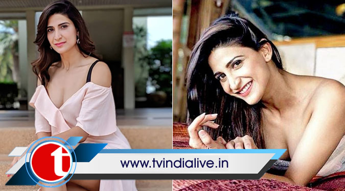 Theatre community needs all our support: Aahana Kumra
