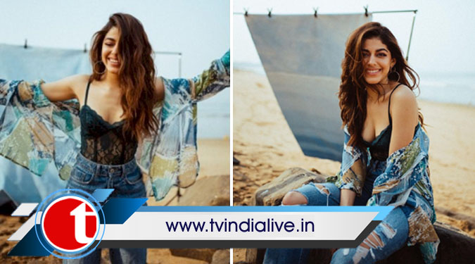 Alaya F. shares her Happy clicks on the beach