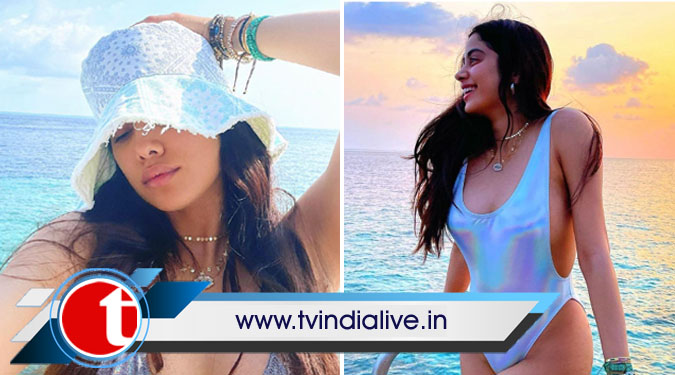 Janhvi Kapoor creates waves in hologram monokini