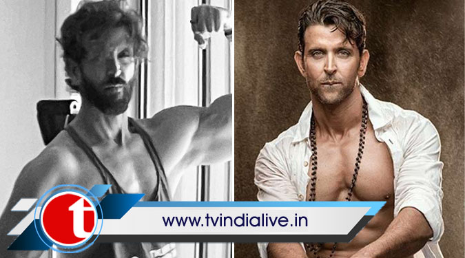 Hrithik Roshan flaunts his beefed-up biceps, pic goes viral