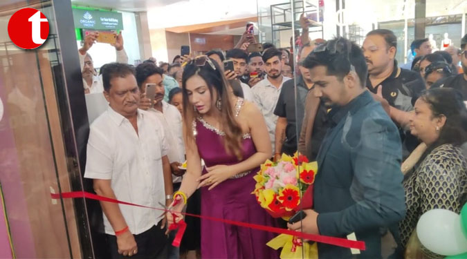 Actress Divya Aggarwal  launched Rannvijay Singh Singha and Prateek Sachdeva’s women friendly liquor stores in Lucknow