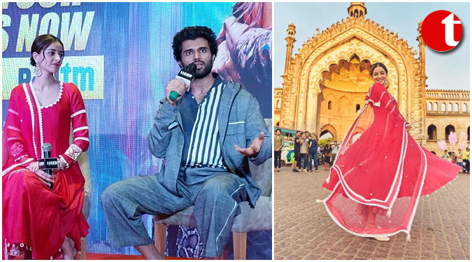 Vijay Deverakonda, Ananya Pandey reached Lucknow the city of Nawabs for Liger Promotion