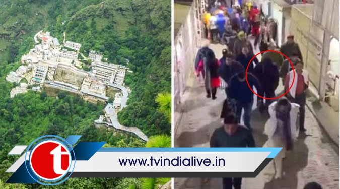 Shah Rukh Khan visits Vaishno Devi temple before 'Pathaan' song launch