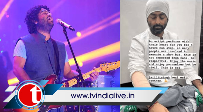 Arijit Singh injured after fan tries to pull him amid concert in Aurangabad