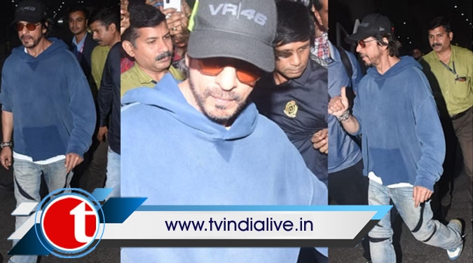 SRK seen in Mumbai airport after reports of accident in US