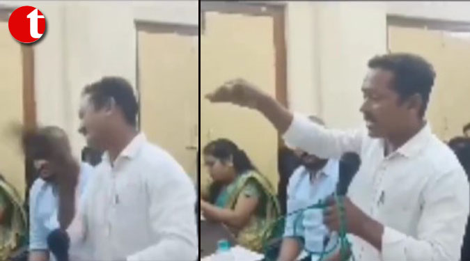 `Better To Die…`: Andhra Councillor Slaps Himself With Slipper For Failing Promises Made To Voters; Watch Viral Video