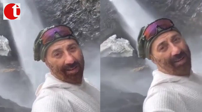 Sunny Deol enjoy waterfall