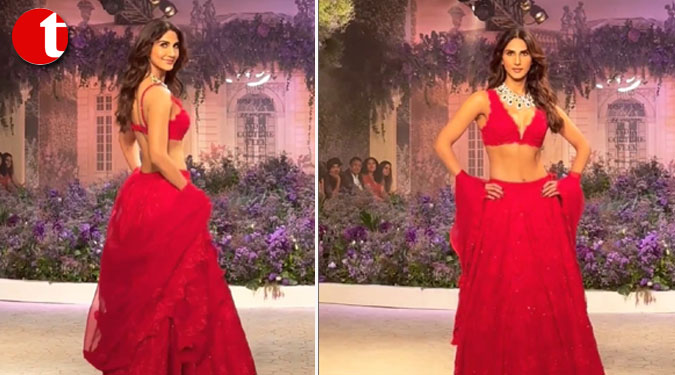 Vaani Kapoor Stuns as Showstopper at India Couture Week, Wows Fashion Lovers