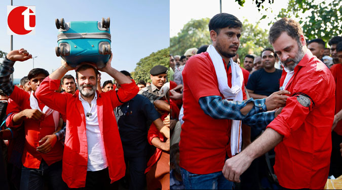 Rahul visits Anand Vihar station, interacts with porters