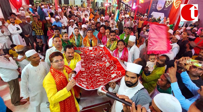 दादा मियां की दरगाह पर समाजसेवियों और पत्रकारों ने प्रदेश की खुशहाली के लिए चढ़ाई अकीदत की चादर